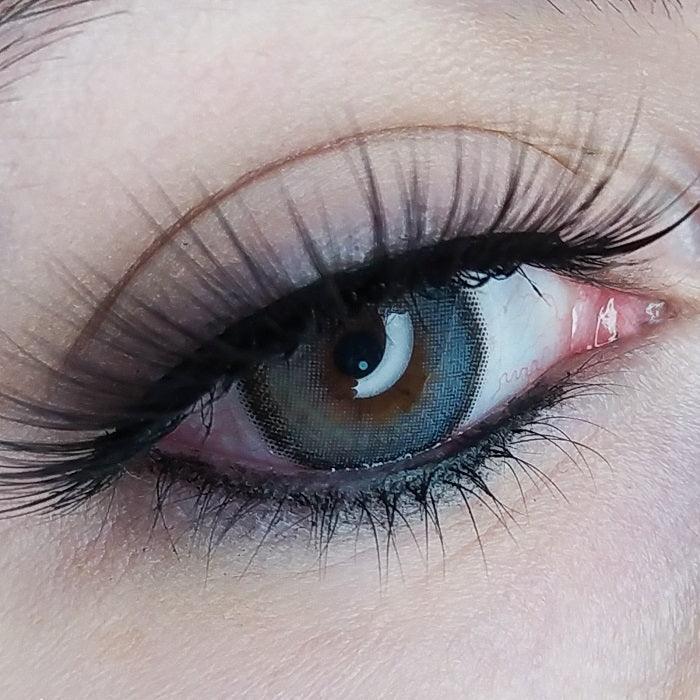 Lenti Colorate Effetto Naturale Biella Blue – Close Up