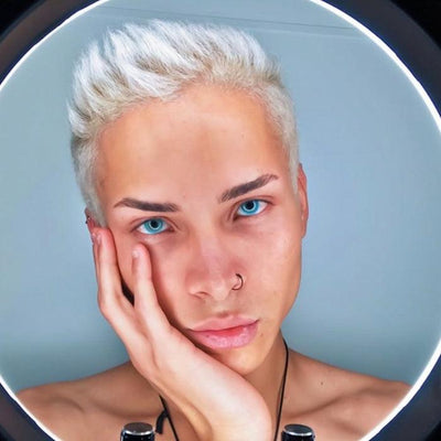 Lenti Naturali Ocean Blue indossate Occhi Marroni